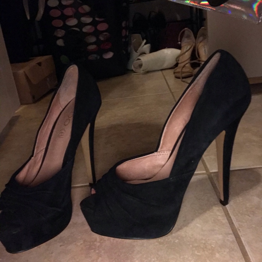 Aldo black open toed pumps